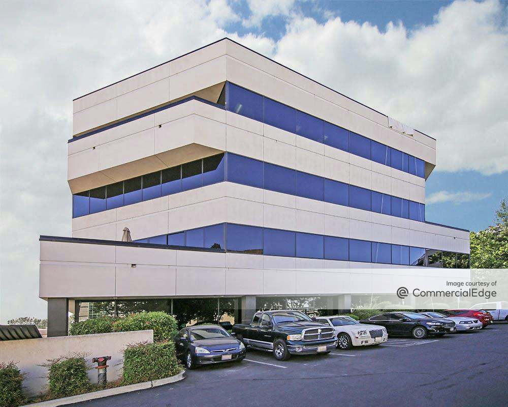 Willow Plaza 100 Willow Plaza, Visalia, CA Office Space